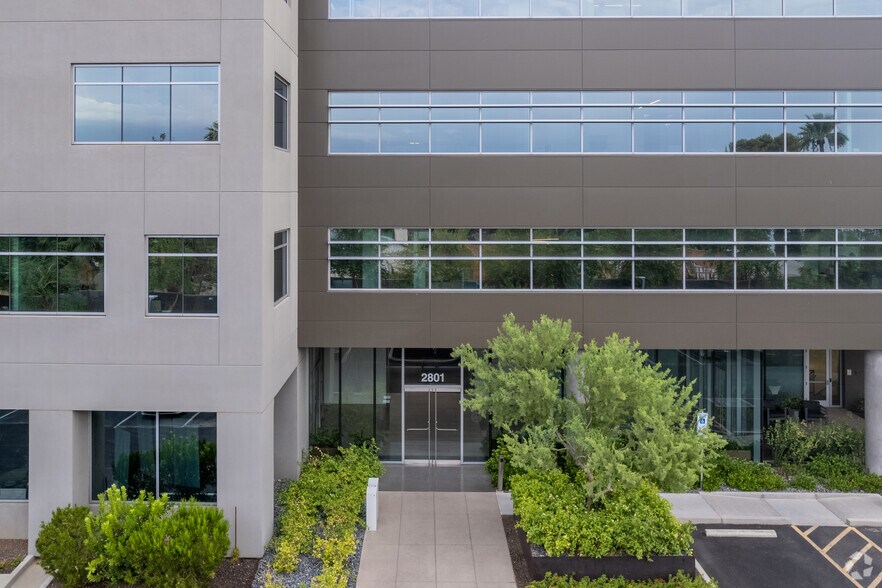 More Photos Of 2801 E Camelback Rd, Phoenix Office For Lease