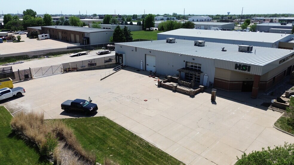 More Photos Of 16180 Laurel St, Waukee Flex For Lease