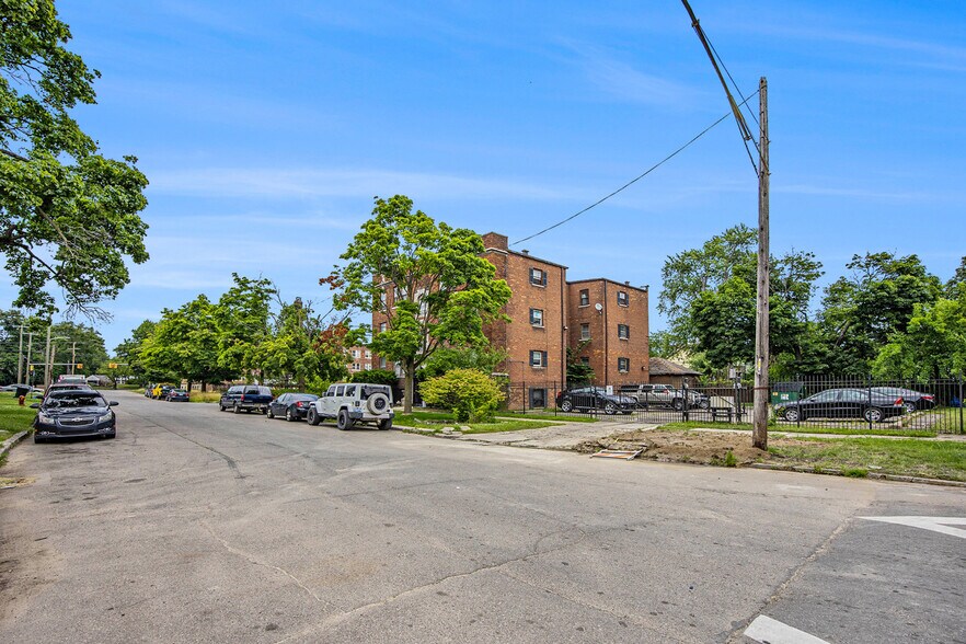 More Photos Of 16940 Log Cabin St, Detroit Apartments For Sale