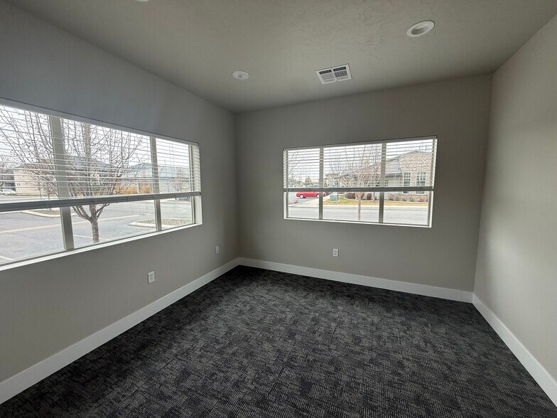 More Photos Of 1921 E Overland Rd, Meridian Office For Lease