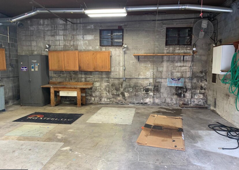 More Photos Of 2712 Sparrows Point Rd, Baltimore Light Manufacturing For Sale