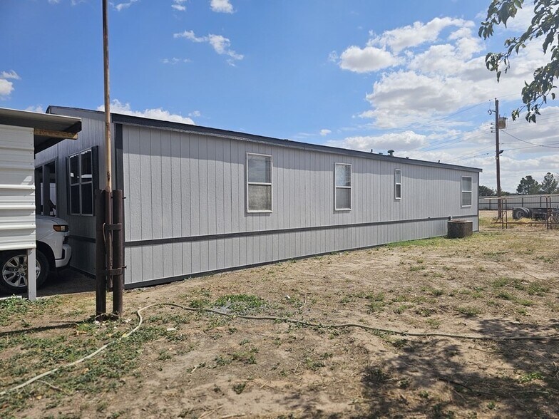 More Photos Of 11010 W Joan Dr, Odessa Warehouse For Lease