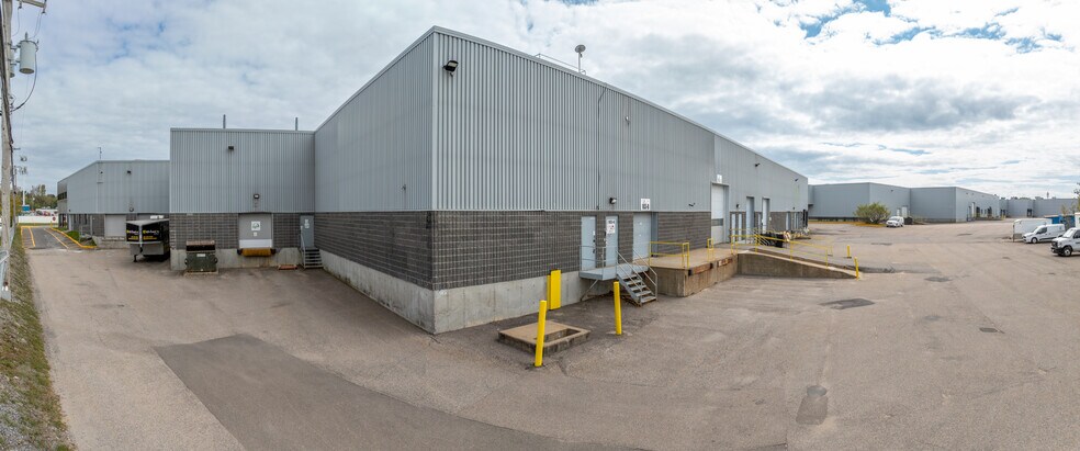 More Photos Of 2500 Rue Jean-Perrin, Québec Unknown For Lease