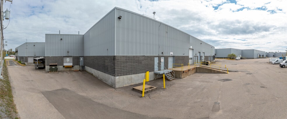 More Photos Of 2500 Rue Jean-Perrin, Québec Unknown For Lease