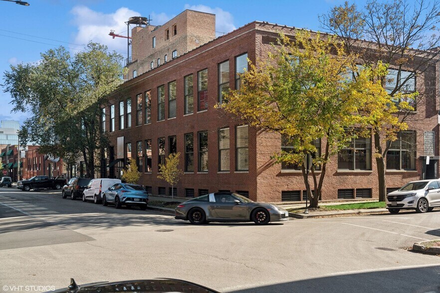 Primary Photo Of 1517 W Carroll Ave, Chicago Loft Creative Space For Lease