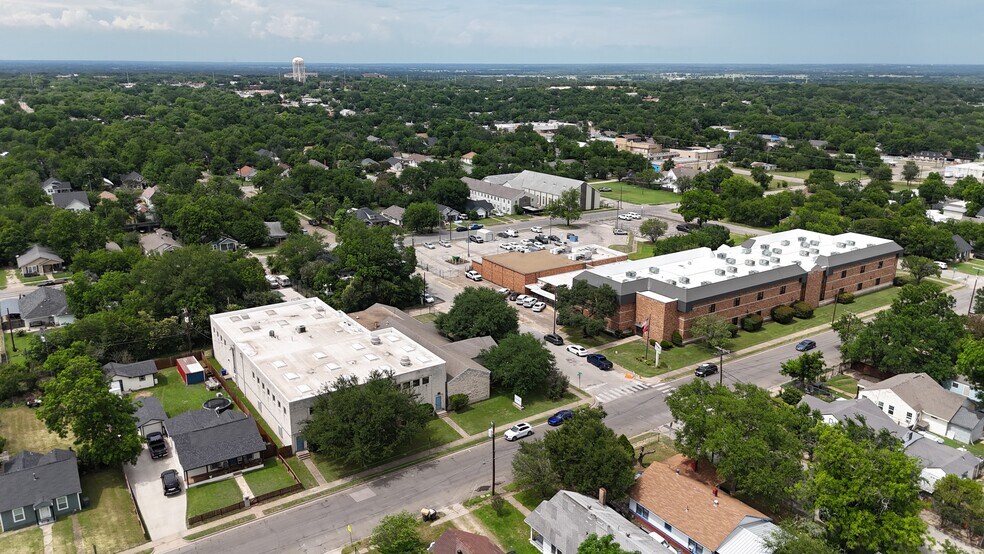 More Photos Of 2101 Alexander Ave, Waco Schools For Sale