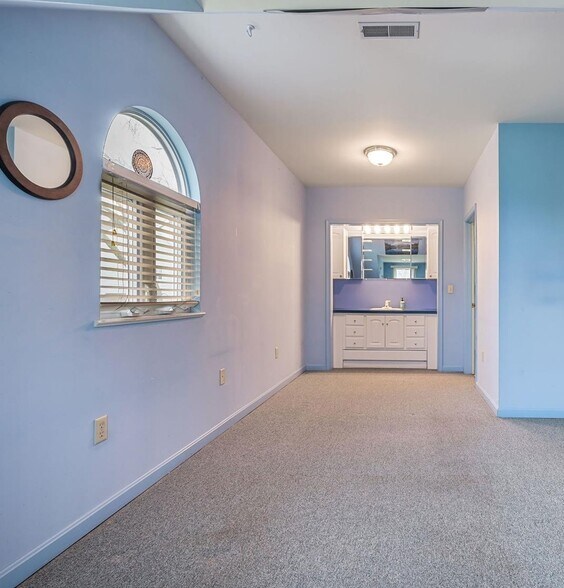 More Photos Of 1326 Forrest Ave, Dover Storefront Retail Office For Sale