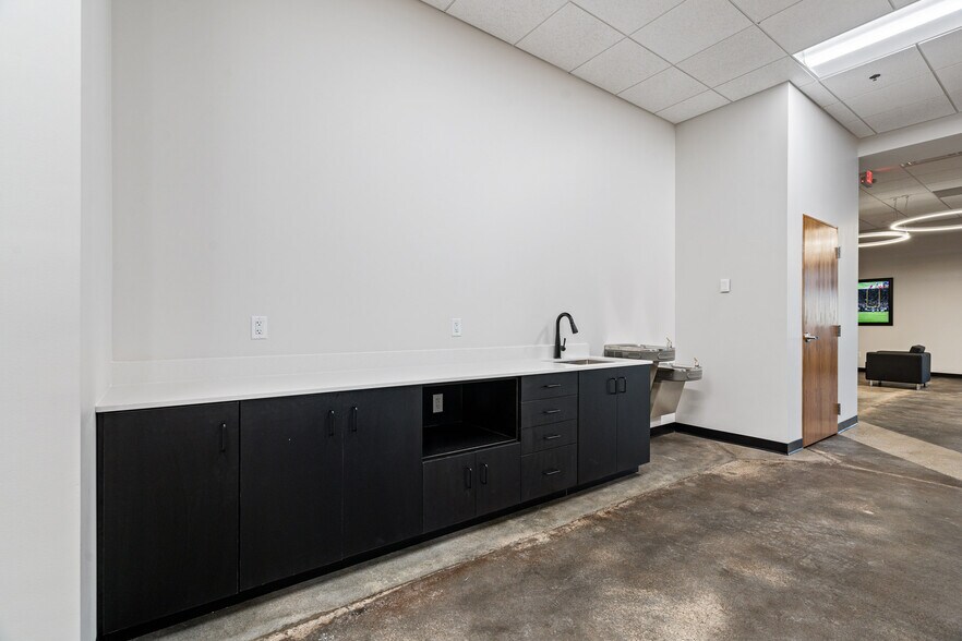 More Photos Of 2361 W Highway 36, Roseville Unknown For Lease