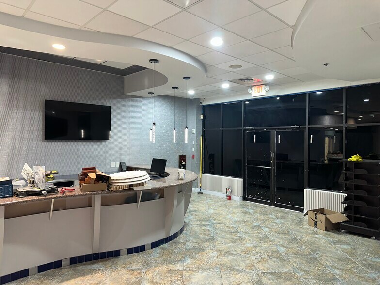 More Photos Of 6401-6445 Raleigh St, Orlando Freestanding For Lease