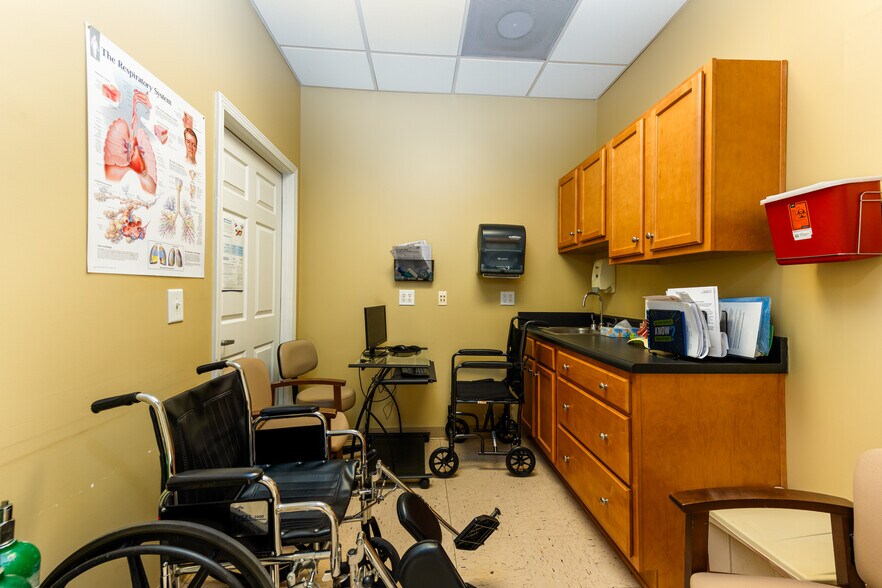 More Photos Of 111 Laurel Creek Rd Se, Calhoun Medical For Lease