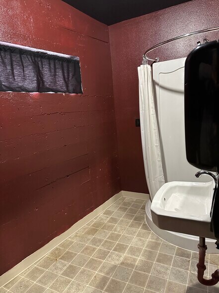 More Photos Of 2218 NW 21st Ave, Portland Warehouse For Lease