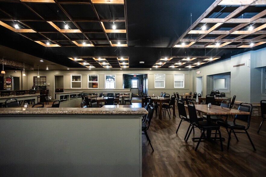 More Photos Of 1301 E Fulton St, Garden City Bar For Sale