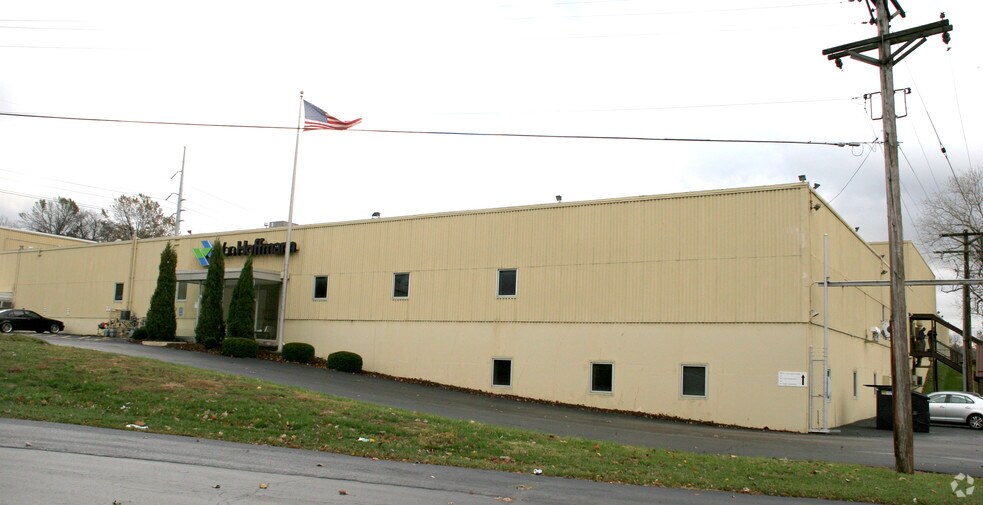 More Photos Of 1000 Camera Ave, Crestwood Flex For Lease