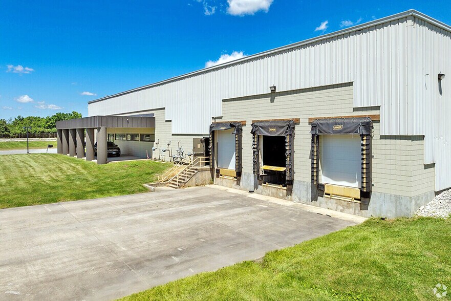 More Photos Of 823 Aaron Pky, Centralia Manufacturing For Lease