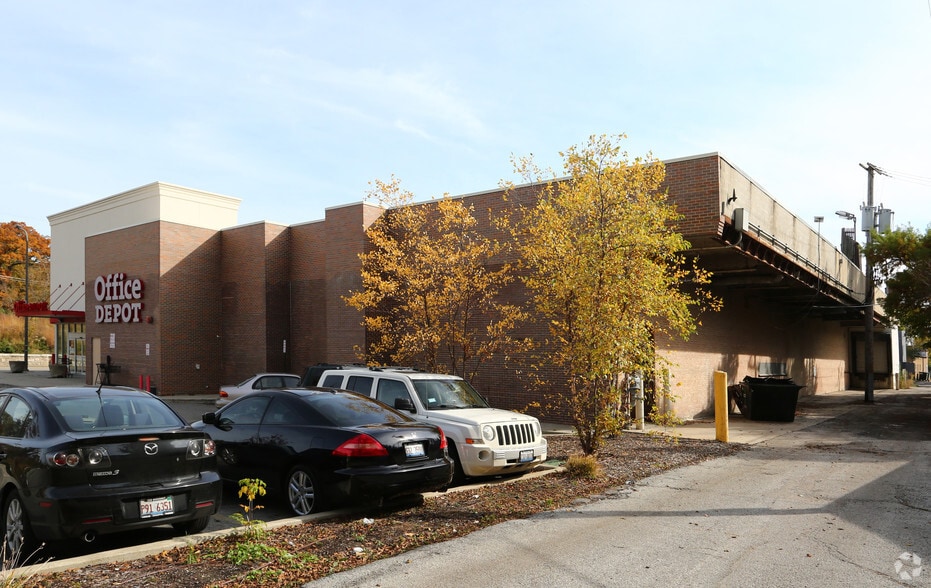 More Photos Of 2722 Green Bay Rd, Evanston Freestanding For Sale