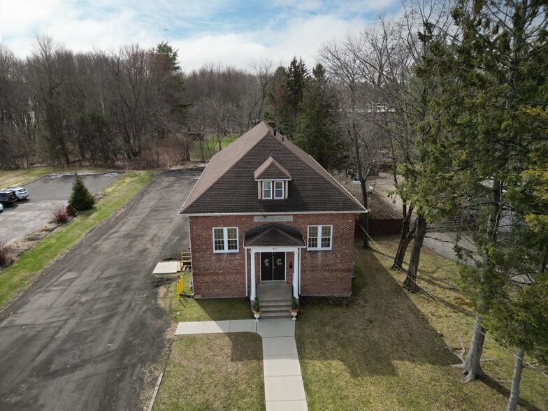 More Photos Of 43 Naubuc Ave, Glastonbury Flex For Sale