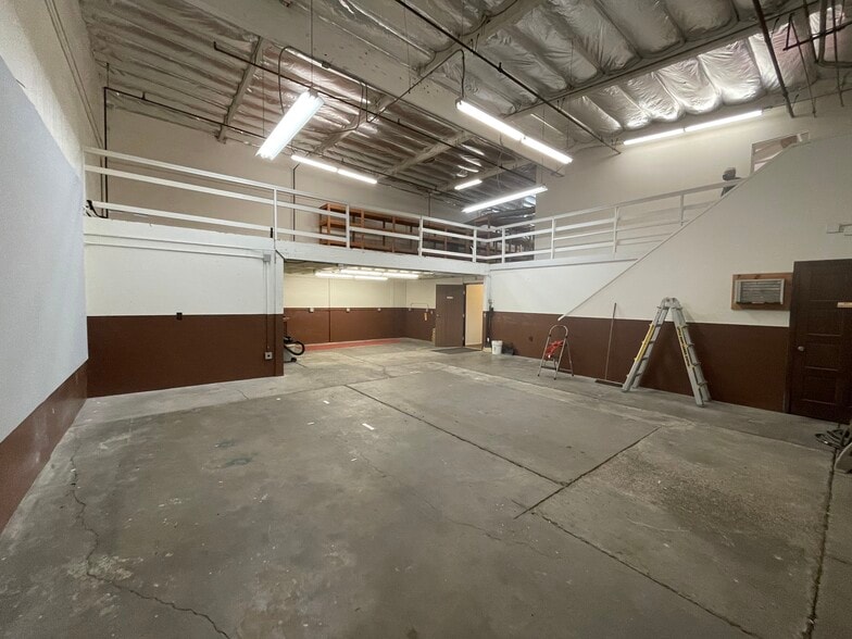 More Photos Of 245 Fischer Ave, Costa Mesa Light Manufacturing For Lease