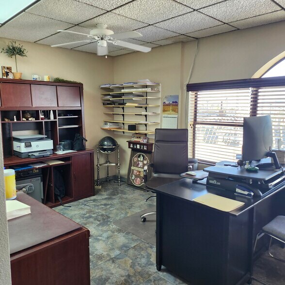 More Photos Of 1987 Mcculloch Blvd, Lake Havasu City General Retail For Lease