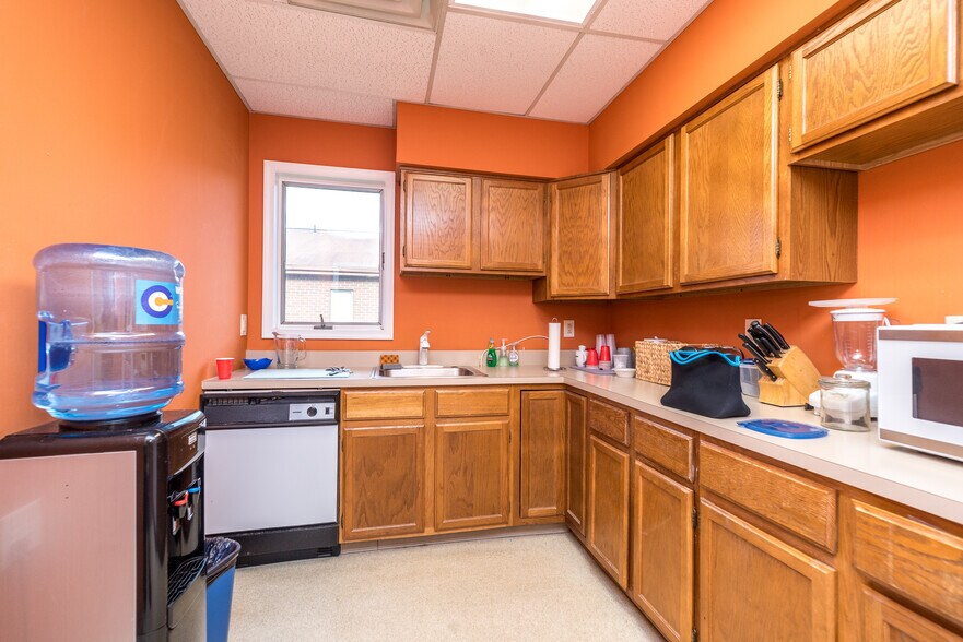 More Photos Of 2028 N Broad St, Colmar Office For Lease