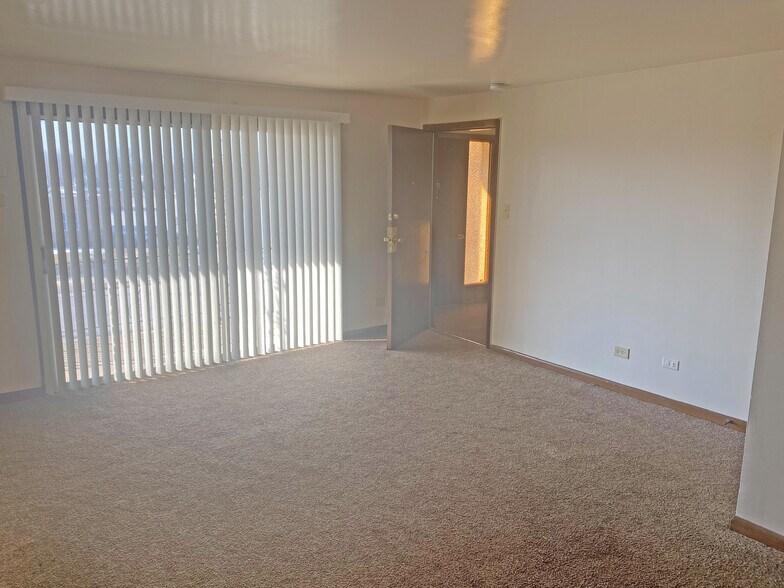 More Photos Of 551-561 Wentworth Ave, Calumet City Apartments For Sale