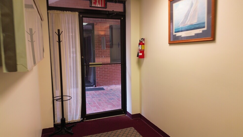 More Photos Of 7 Post Office Rd, Waldorf Medical For Sale