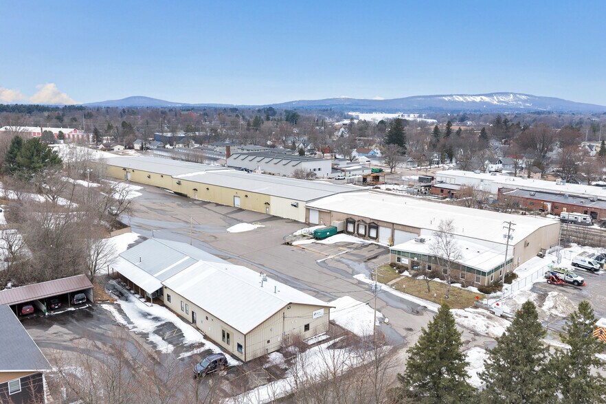 More Photos Of 911 Thomas St, Wausau Light Distribution For Lease