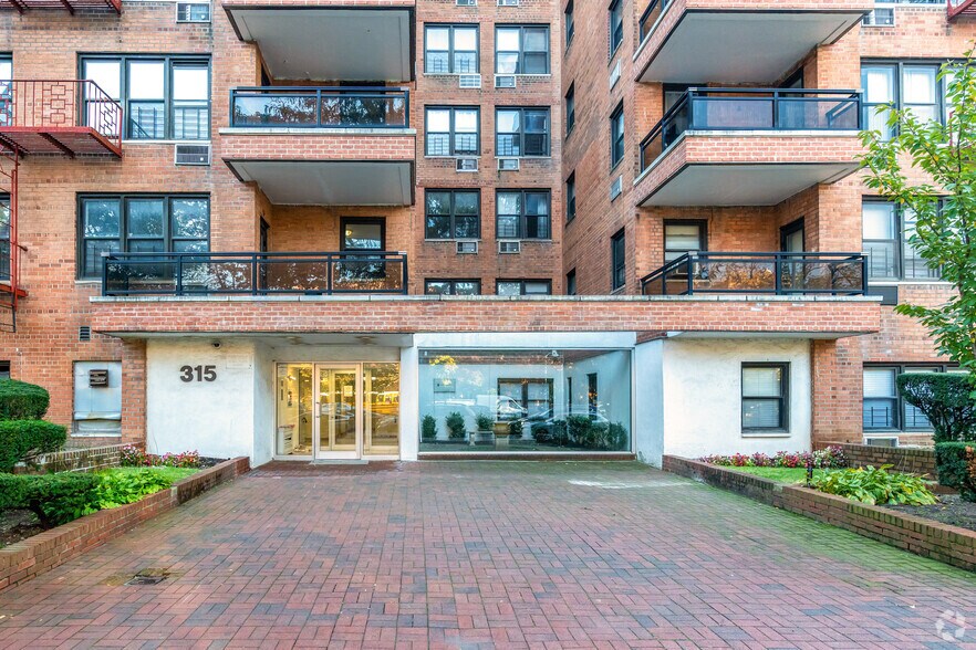 More Photos Of 313-319 Ocean Pky, Brooklyn Apartments For Lease