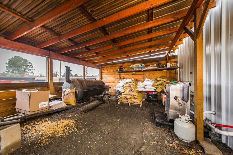 More Photos Of 3953 Highway 95, Cleveland Convenience Store For Sale