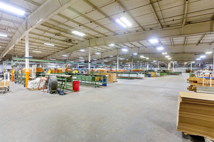 More Photos Of 531 N 8th St, Medford Distribution For Sale