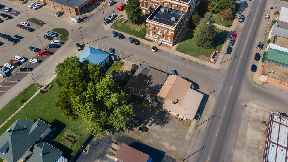 More Photos Of 25 W Tywappity St, Benton Restaurant For Sale