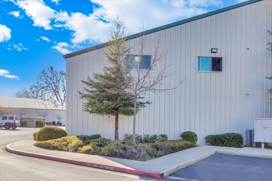 More Photos Of 18855 Microtronics, Sonora Industrial For Sale