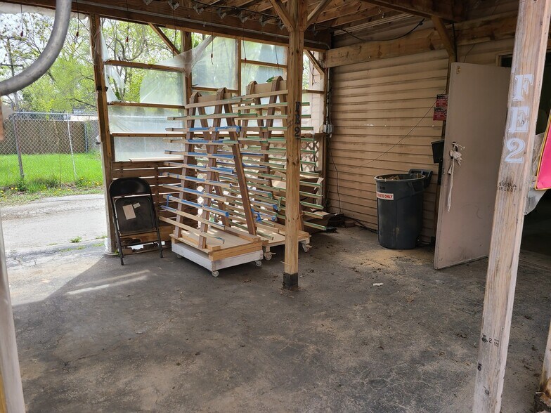 More Photos Of 18418 Wentworth Ave, Lansing Flex For Sale