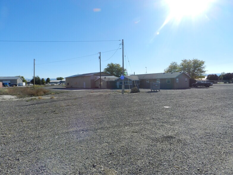 More Photos Of 445 Kristen Ct, Montrose Warehouse For Sale