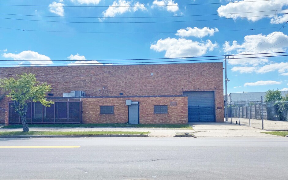 More Photos Of 8837 Lyndon St, Detroit Warehouse For Sale