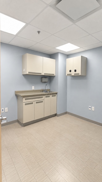 More Photos Of 163-03 Horace Harding Expy, Fresh Mdws, Fresh Meadows Medical For Sale