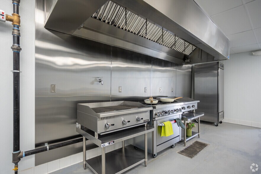 More Photos Of 1499 Regal Row, Dallas Restaurant For Lease