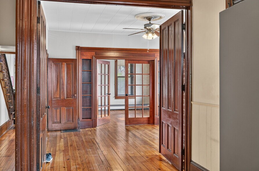 More Photos Of 330 Mahoning St, Milton Office For Sale