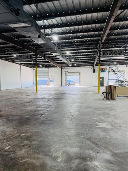 More Photos Of 7301 Galveston Rd, Houston Manufacturing For Lease