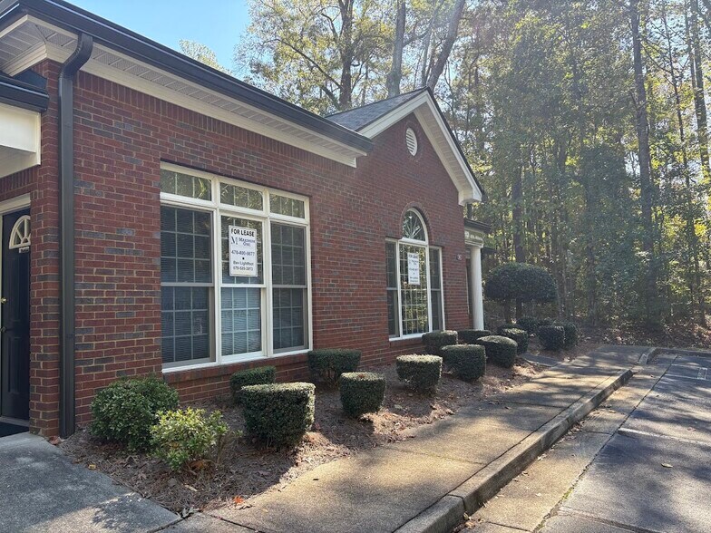 More Photos Of 701-704 Bombay Ln, Roswell Office For Lease