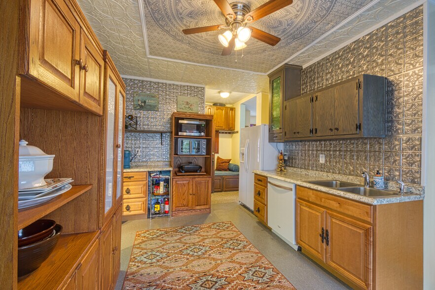More Photos Of 28 Woodstock Ave, Putnam Specialty For Sale