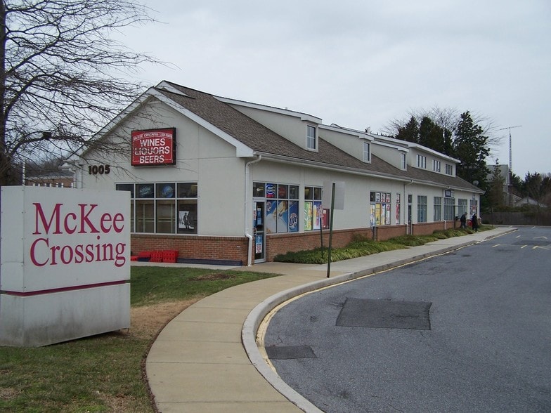 More Photos Of 1005 College Rd, Dover Freestanding For Lease