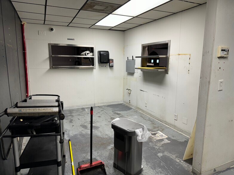 More Photos Of 1525 4th St, Sarasota Restaurant For Lease