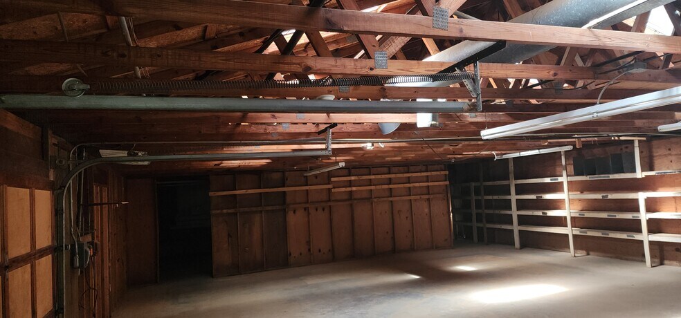 More Photos Of 1233 Canton St, Roswell Office Residential For Lease