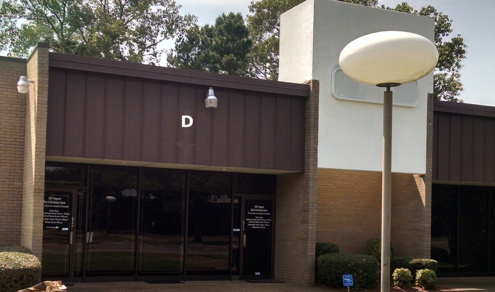 More Photos Of 3035 Directors Row, Memphis Flex For Lease