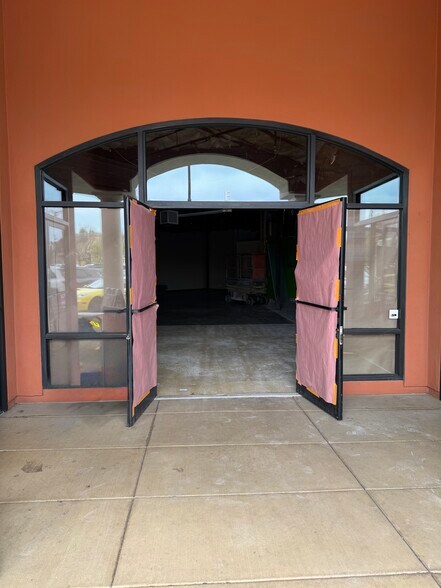 More Photos Of 252-254 W Los Angeles Ave, Moorpark Freestanding For Lease