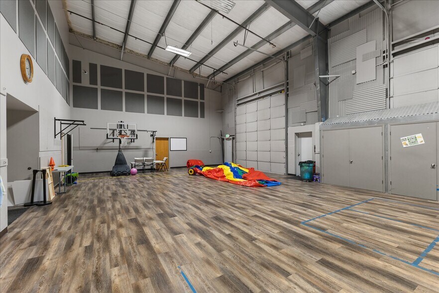 More Photos Of 18824 Smokey Point Blvd, Arlington Warehouse For Sale