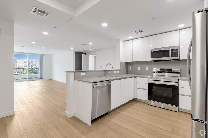 More Photos Of 1759 N Gower St, Los Angeles Apartments For Sale