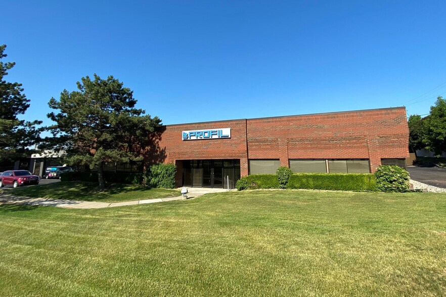 Primary Photo Of 24401-24415 Halsted Rd, Farmington Hills Light Manufacturing For Lease