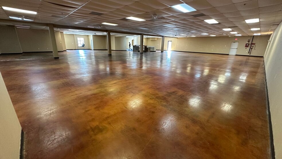 More Photos Of 4900 N Shepherd St, Houston General Retail For Lease