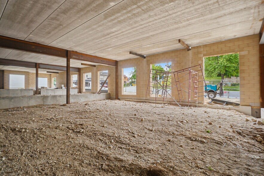 More Photos Of 115 Kettle Moraine Dr S, Slinger Apartments For Lease